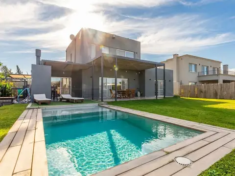 VENTA: 4 habitaciones + escritorio - LOTE CENTRAL