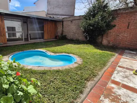 Depto Tipo Casa en Venta en Versalles, USD 200.000