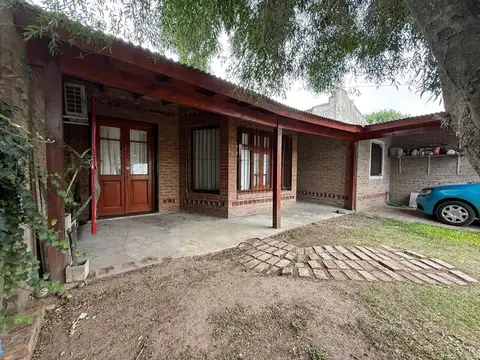 VENTA CASA 4 AMB. VILLA DE MAYO. PARQUE  Y PILETA