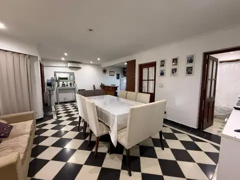 VENTA CASA 4 AMB. VILLA DE MAYO. PARQUE  Y PILETA