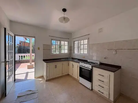 Casa 3 ambientes con 1 baño