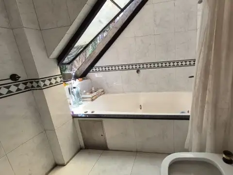 VILLA DEVOTO | EXCLUSIVO TRÍPLEX CON JARDÍN, TERRAZA Y 3 COCHERAS