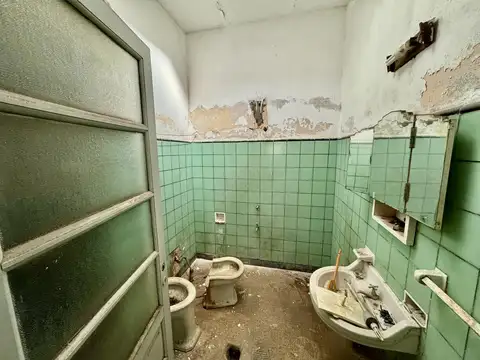 Casa 6 ambientes con 2 baños