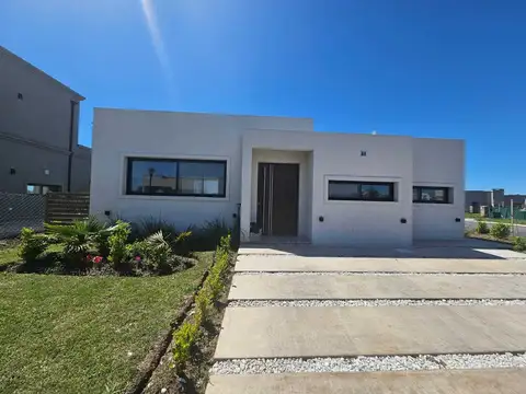 Casa  en Venta ubicado en Santa Elisa, Pilar del Este