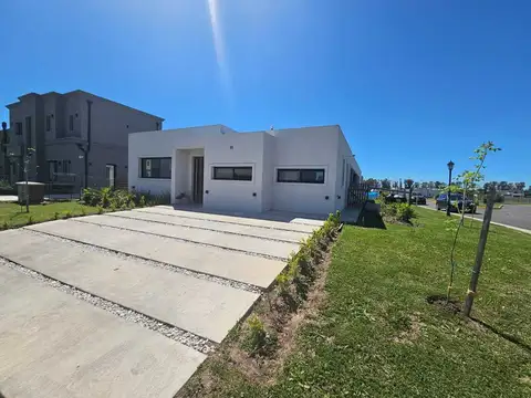 Casa en Venta en Pilar Del Este, USD 175.000