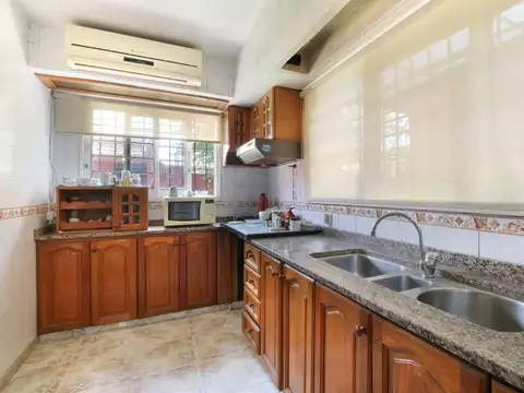 Casa 7 ambientes con 3 baños