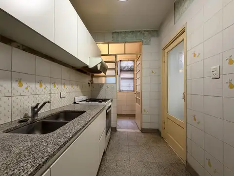Departamento 8 ambientes con 2 baños