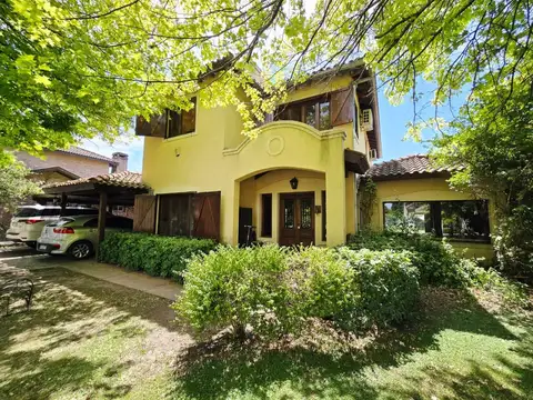 CASA EN VENTA EN SANTA SILVINA - PILAR