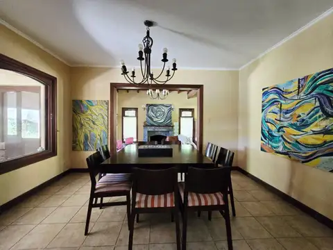 Casa en Venta con 2 cocheras