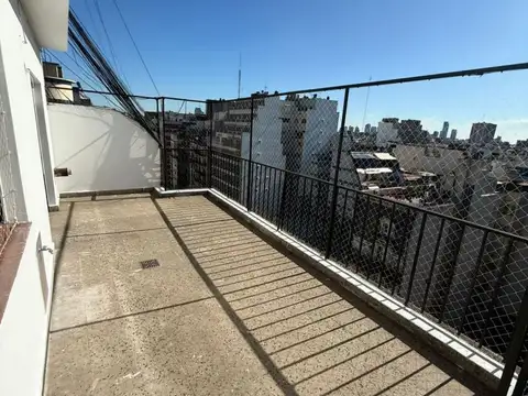 HERMOSO DEPTO. C/ BALCON TERRAZA EN RECOLETA - MUY LUMINOSO
