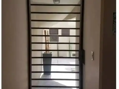 Cochera En Lanús Oeste