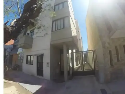 Cochera En Lanús Oeste