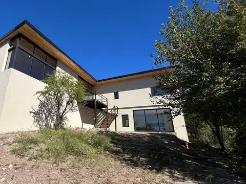 Casa 4 ambientes con 4 baños