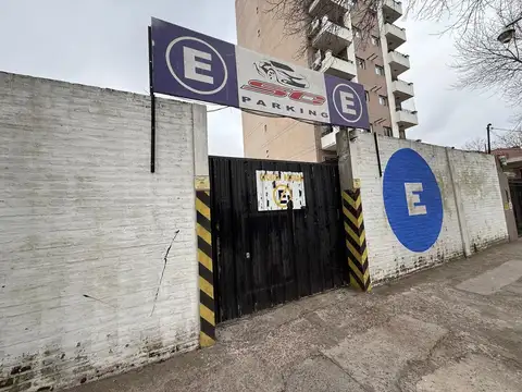 Venta terreno estacionamiento acepta Permuta. Monte grande