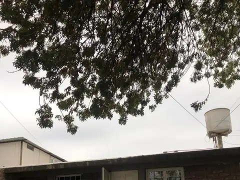 Remax vende casa 2 domitorios. OPORTUNIDAD