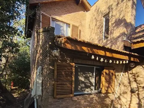 Casa en Alquiler con 3 cocheras