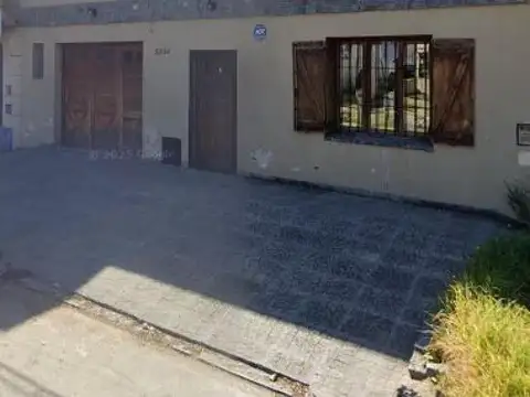 Casa en venta - 5 Dormitorios 2 Baños - Mar del Plata