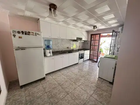 CASA EN VENTA 3 DORMITORIOS BARRIO ALEJANDRO CENTENO