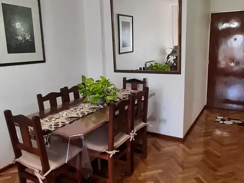 Departamento en venta en Flores Norte, luminoso, excelente estado, vista abierta, impecable.