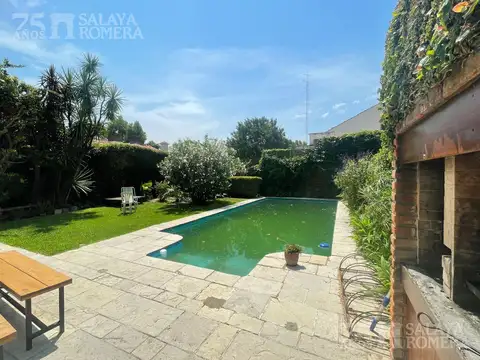 Casa en Venta con 2 cocheras