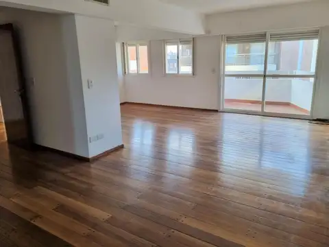 Venta. Depto 3 dormitorios. Con cochera.