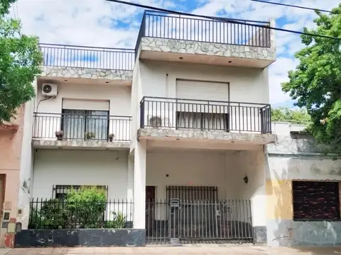 Mataderos: Casa en lote propio de 4 ambientes Apto Credito