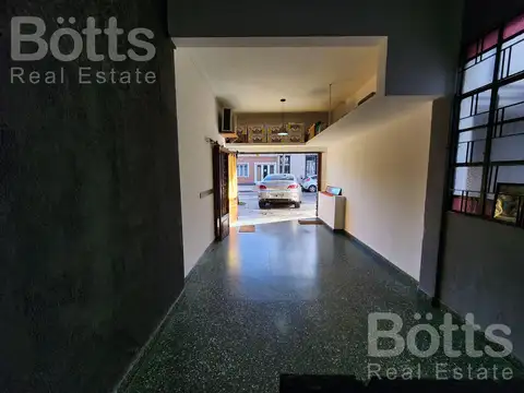Depto Tipo Casa en Venta en Versalles, USD 205.000