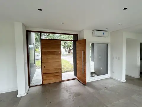 Casa a estrenar de 3 dormitorios en venta en Haras del Sur 3