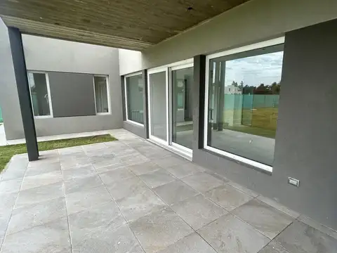 Casa en Venta en Countries y Barrios Cerrados en La Plata, USD 245.000