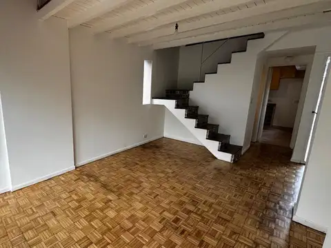 Navarro 4100, Piso 4