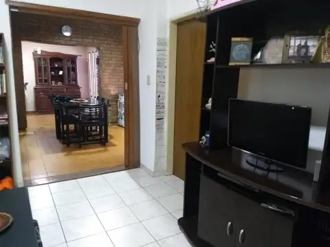 Casa 5 ambientes con 1 baño