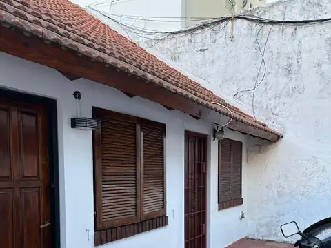 Departamento tipo casa en venta en Ramos Mejia