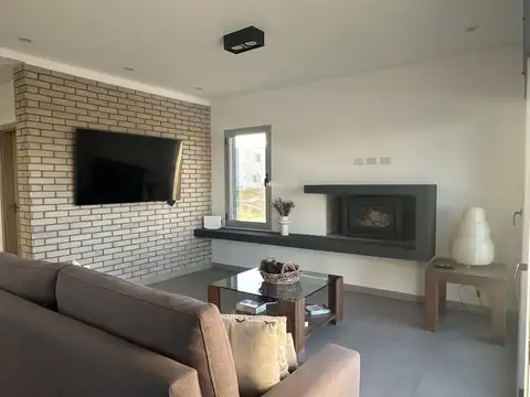 Casa en Venta con 4 cocheras
