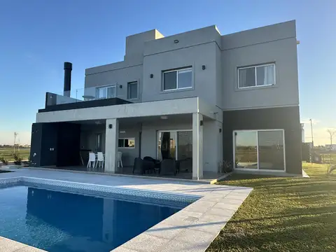 Casa 5 ambientes con 3 baños
