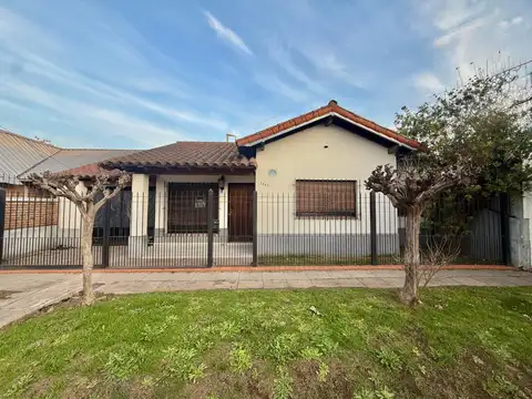 CASA 4 AMB  VENTA PADUA COCHERA PATIO