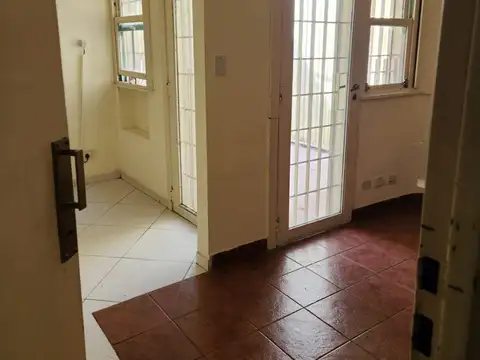 Departartamento 2 Ambiente Contra Frente con  Patio