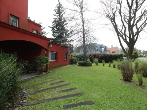 Casa 5 ambientes con 6 baños