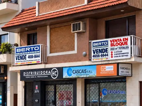 *PROPIEDAD COMPUESTA POR 5 UNIDADES FUNCIONALES: 2 LOCALES EN P.B. AL FRENTE, 2 DEPTOS. POR PASILLO AL CONTRAFRENTE Y 1 CASA EN 1º PISO *VENTA EN BLOCK *VENTA DIRECTA