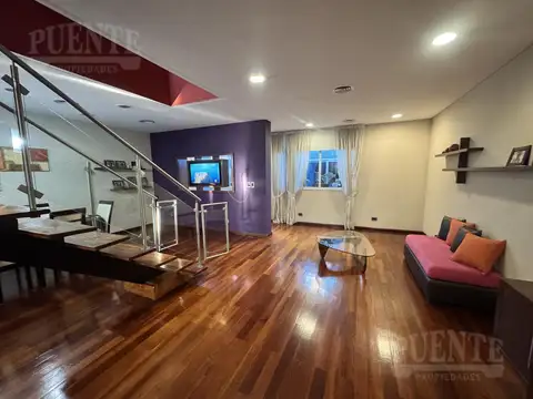 Casa en Venta con 4 cocheras