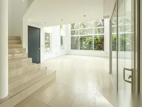 Casa en Venta con 4 cocheras