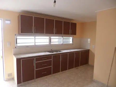 Casa 4 ambientes con 1 baño