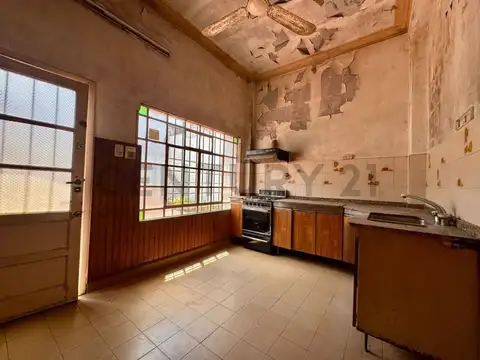 VENTA CASA EL PALOMAR 3 AMBIENTES A RECICLAR