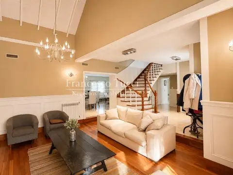 Casa en Venta con 6 cocheras