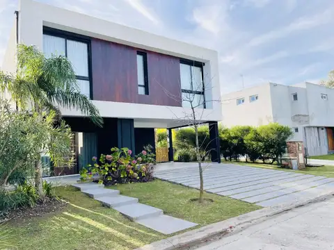 Casa en venta con amarra en Vila Marina 1, Villanueva