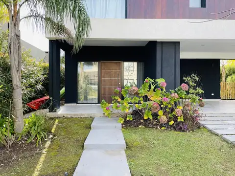 Casa en venta con amarra en Vila Marina 1, Villanueva