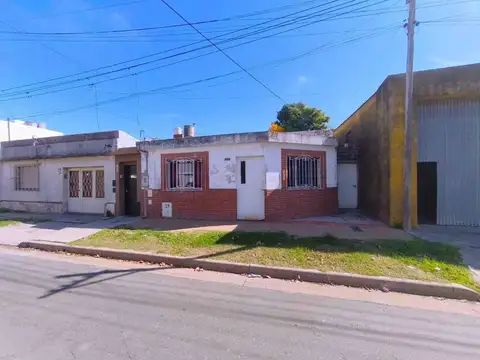 CASA VENTA 2 DORMITORIOS PATIO Y TERRAZA