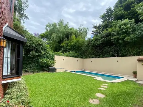 VENTA CASA 8 AMBIENTES CON PILETA EN BAJO DE VICENTE LOPEZ