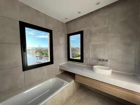 Casa Al Lago En Isla Del Este Lote 178 | Frente al Agua