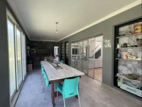 Casa en Venta con 4 cocheras