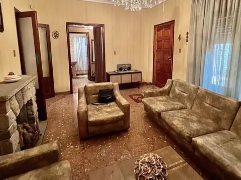 Casa 3 ambientes con 2 baños